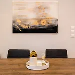 Downtown Cozy Retreat - Homely Vibes *