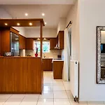 Downtown Cozy Retreat - Homely Vibes Filiatra