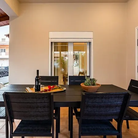 בית נופש Downtown Cozy Retreat - Homely Vibes *