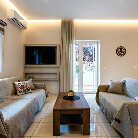 בית נופש Downtown Cozy Retreat - Homely Vibes פיליאטרה