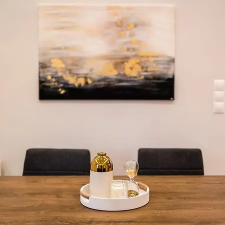 Downtown Cozy Retreat - Homely Vibes *