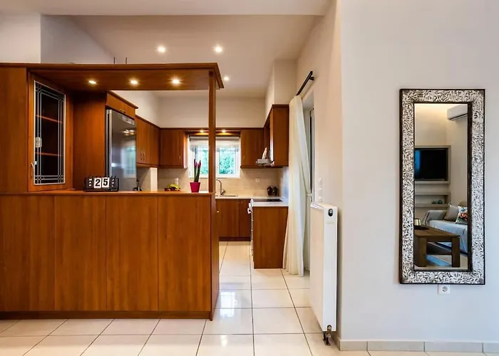 Downtown Cozy Retreat - Homely Vibes Филиатра