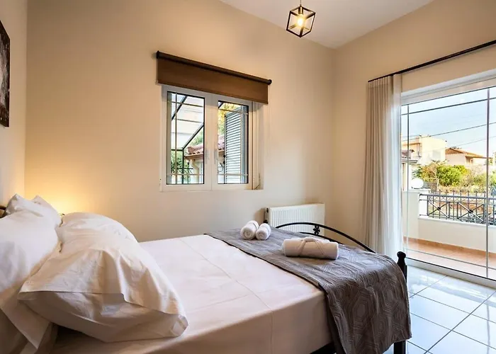 Downtown Cozy Retreat - Homely Vibes Filiatra