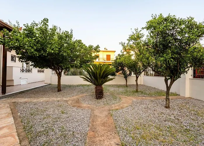 Дом отдыха Downtown Cozy Retreat - Homely Vibes *